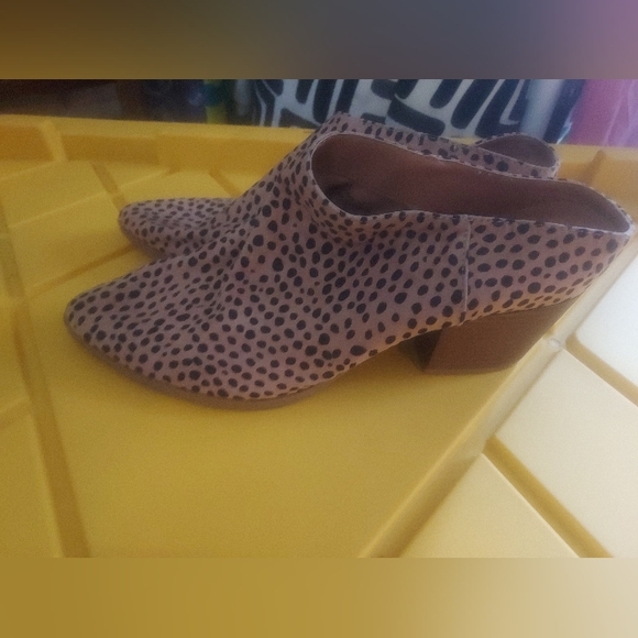Leopard Print Low Heel Mules - Picture 2 of 3
